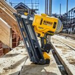 ΚΑΡΦΩΤΙΚΑ DEWALT DCN692P2 18V ΞΥΛΟΥ 2x5 0Ah ΒΑΛΙΤΣΑ