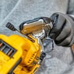 ΣΕΓΕΣ DEWALT DCS334P2 18V 2X5 0Ah ΜΕ ΒΑΛΙΤΣΑ